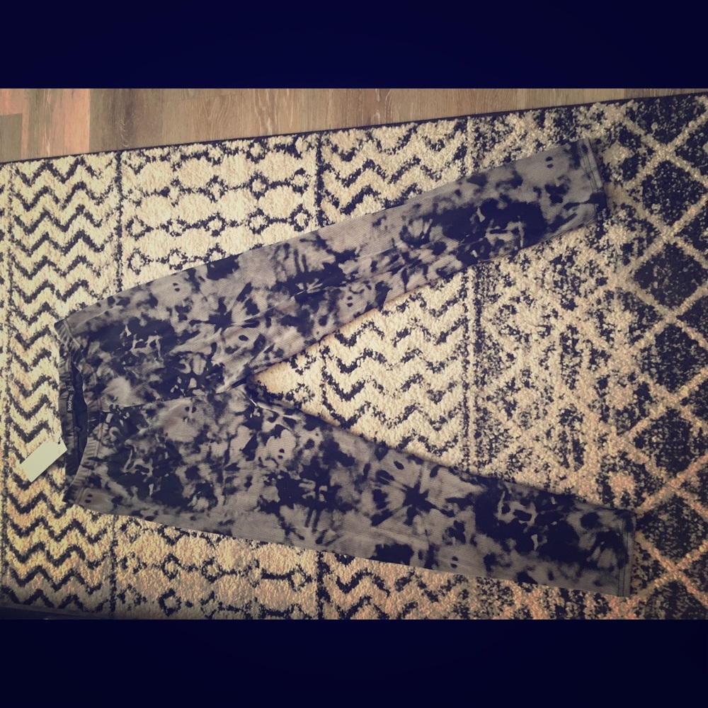 BRAND NEW Boohoo Ribbed Tie-Dye Leggings